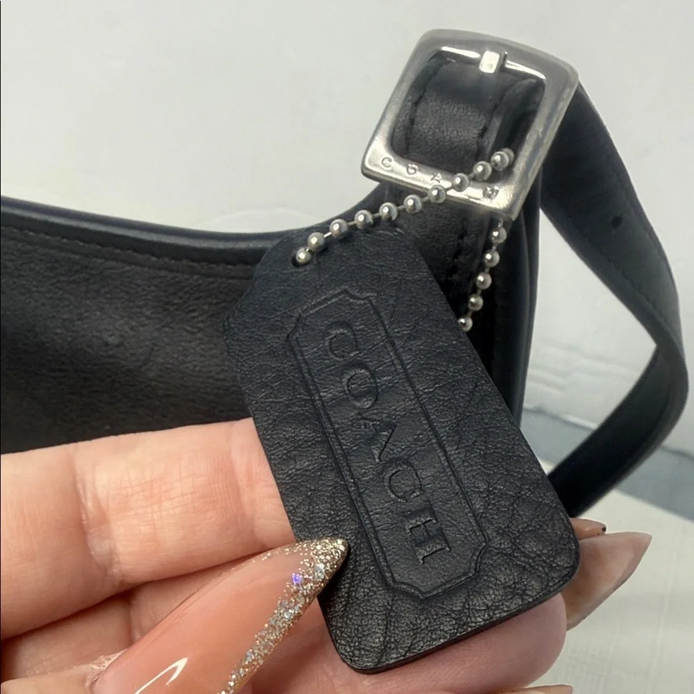Vintage COACH black Leather Swingaway #9142